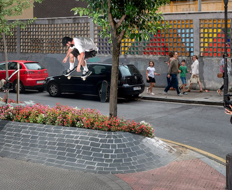 JEFF CARLYLE bs 180 bump over the flowers gap Bilbao by GERARD RIERA DZ 2000