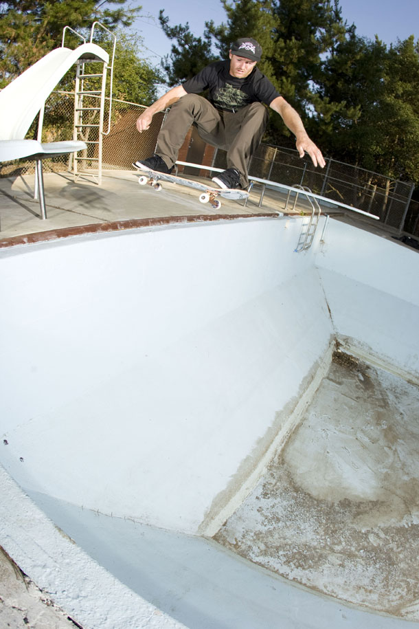 Mike-Peterson-ollie-into-pool