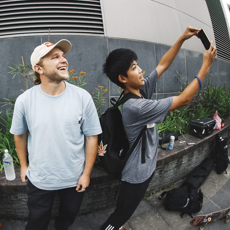 low JamieFoy selfie Taiwan