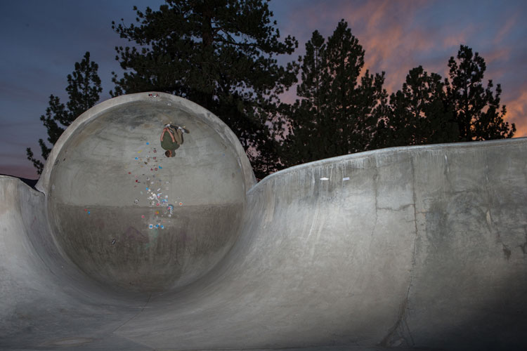 raven tershy fully looped at sunset mammoth skatepark 01