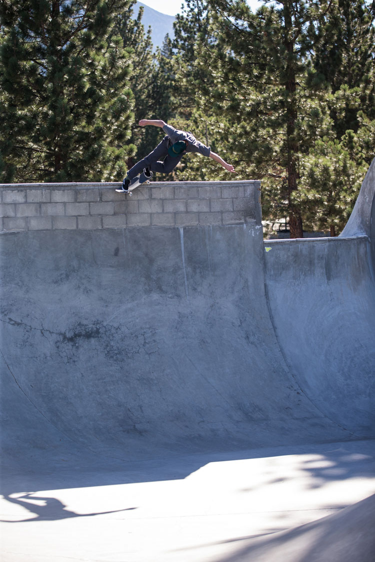 sam beckett backside smithgrind mammoth skatepark 03