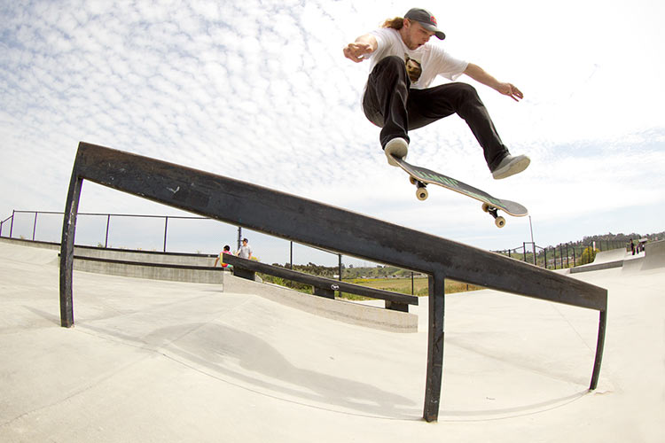 9.Foy Kickflip 5050 750px