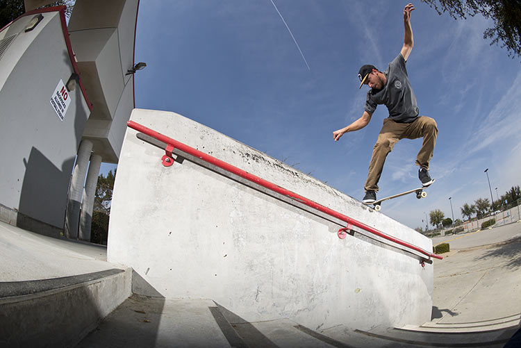 backside 180 nosegrind bakersfield hammeke 750px