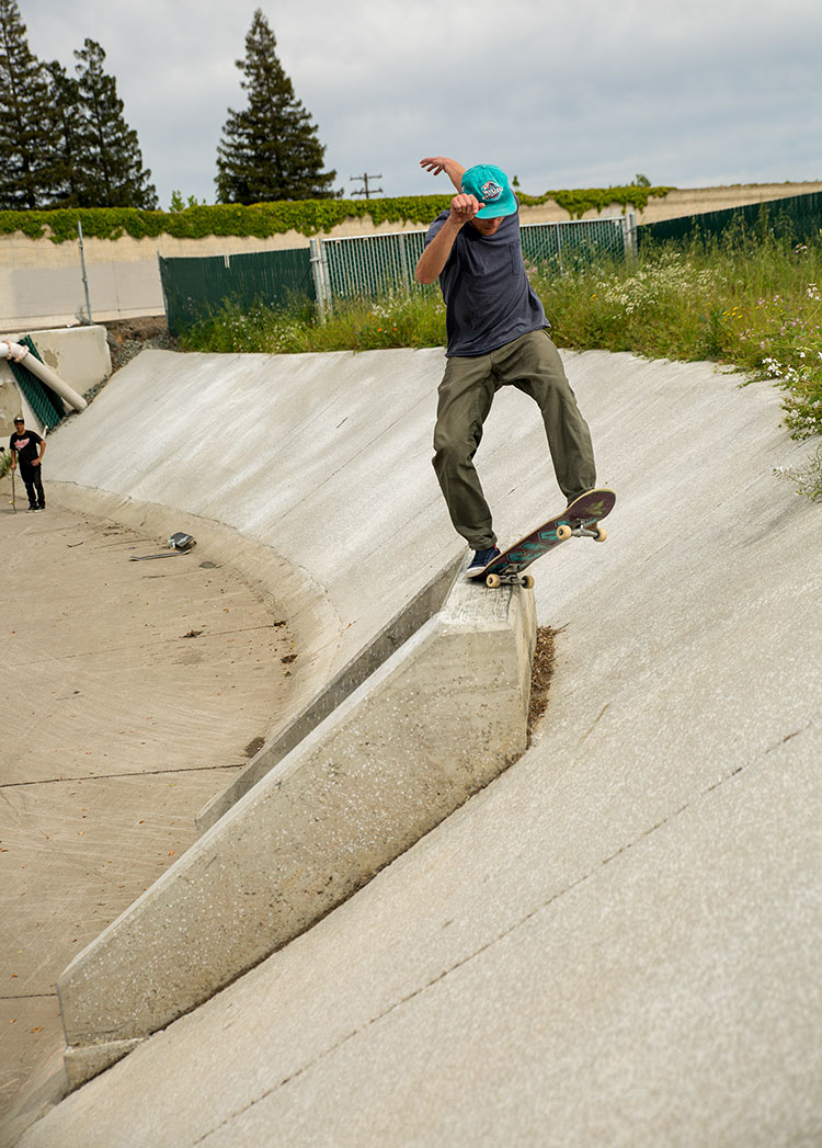 9. Robbie Brockel alley oop 180 nosegrind 750px