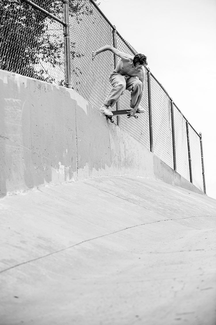 16 Aaron Goure Wallie Crook Pull Out 750px
