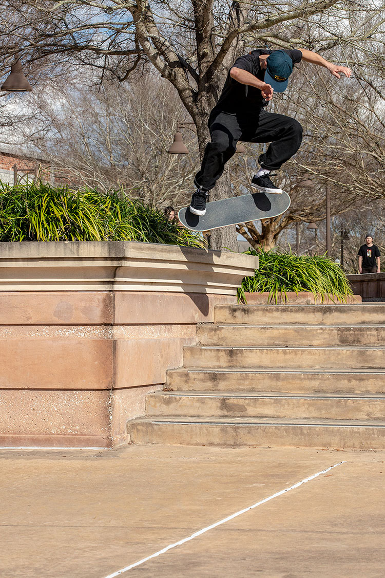 19 Kevin Braun Nollie Flip Crooks DZ 750px