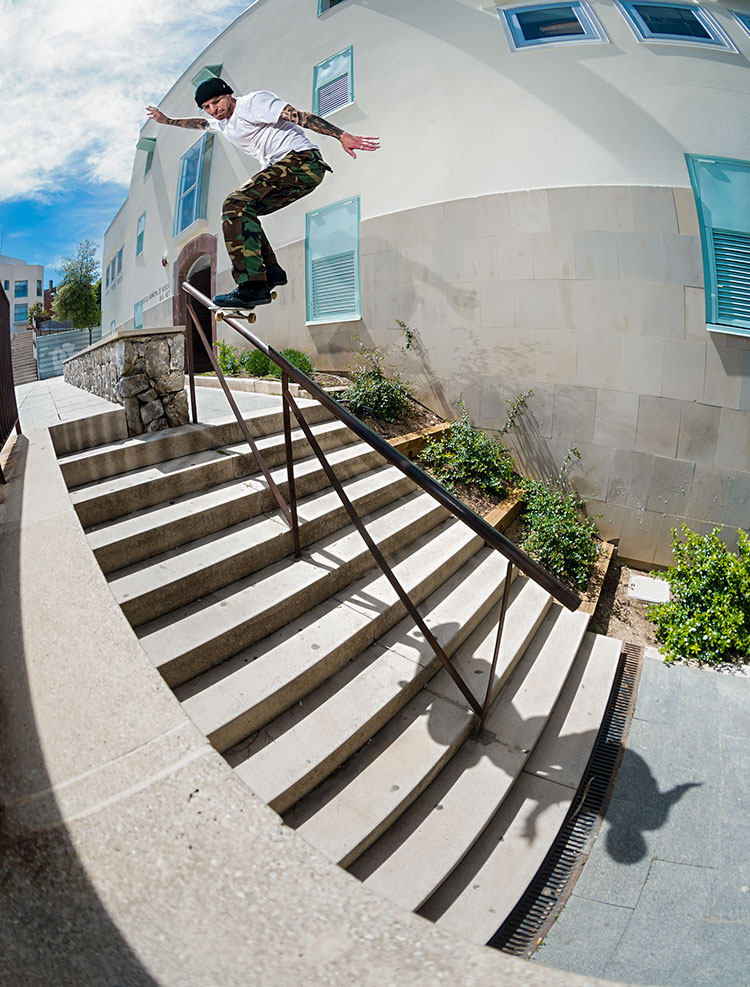 SASCHA DALEY gap to bs lipslide from the curb DZ 750px