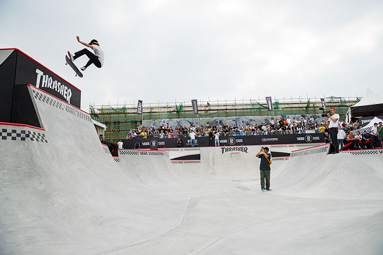  24. Curren flipping into a pivot during Thrashers Best Trick 750px
