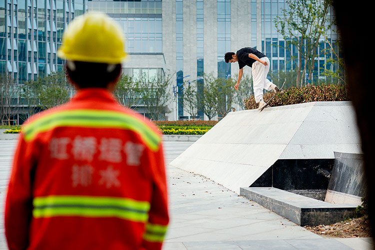 Shin Sanbongi Backside Nosebluntslide 750px