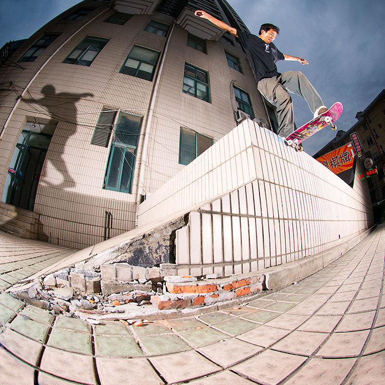 Shin Sanbongi Wallie Backside Tailslide 750px