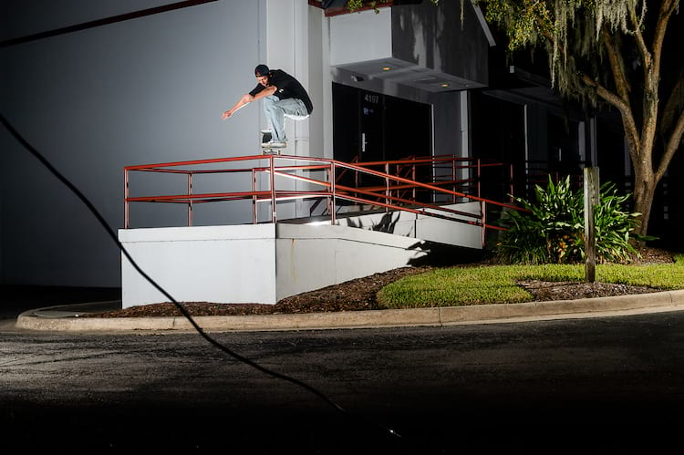GIO CROOKED GRIND BUMP TO BAR DZ