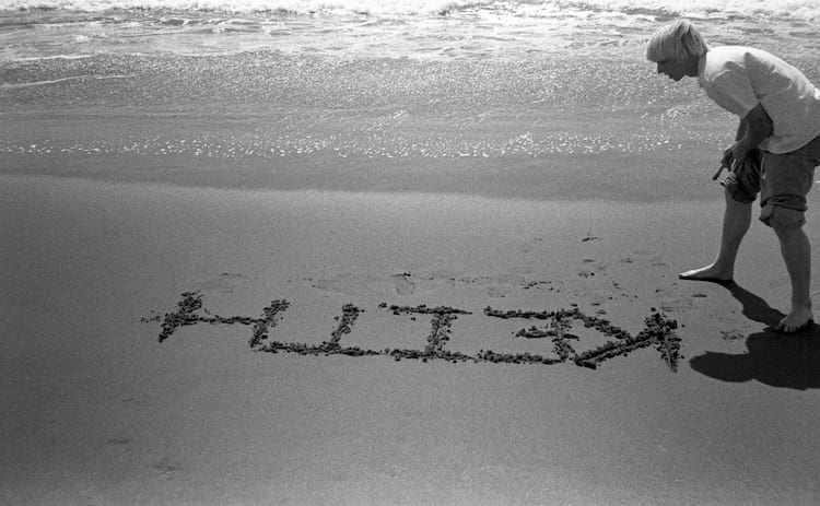 HUF Drawing name in the sand