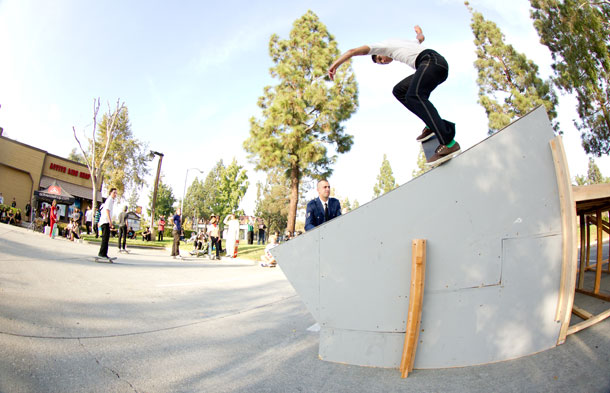 ToyHalloween 5_Leo_OverNoseblunt