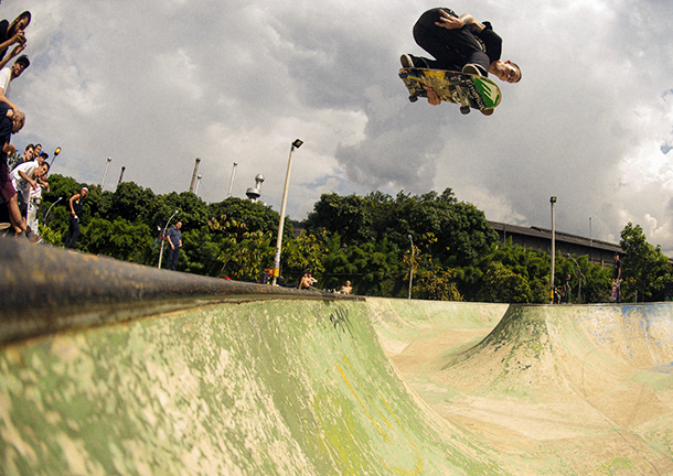 Burnout: Empanada Gigante