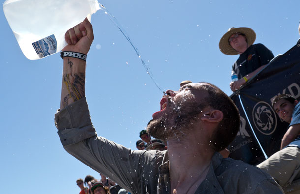 clint_walker_stays_hydrated